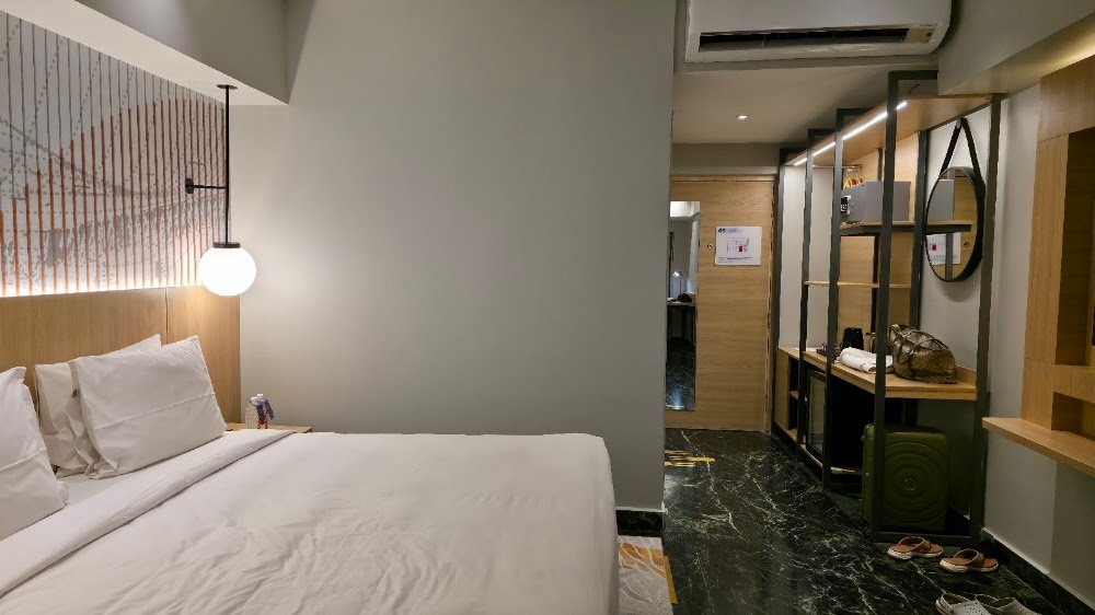 Dolphin Hotel photo 3